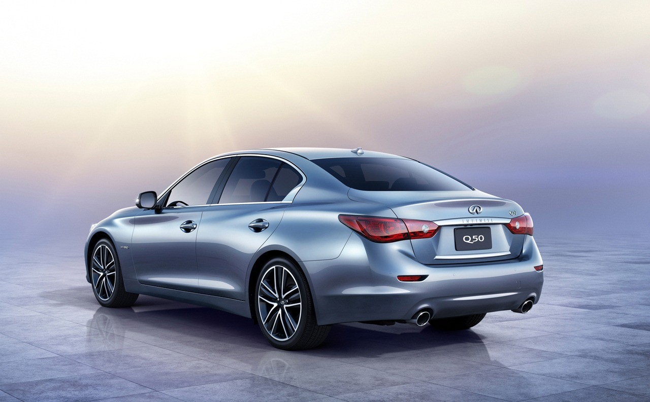 Infiniti Q50 w pełnej okazałości