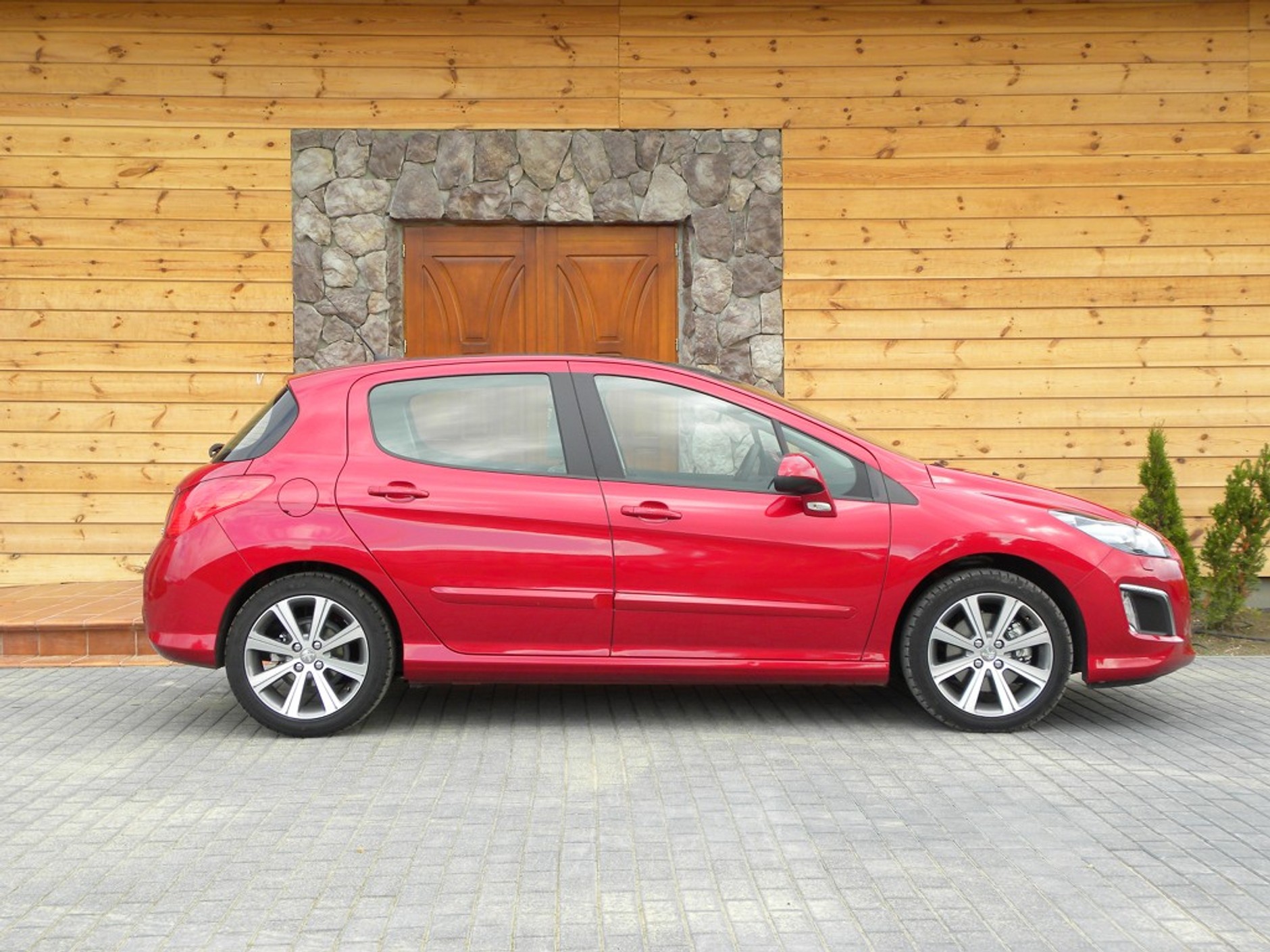 Peugeot 308 FL: Świeża twarz