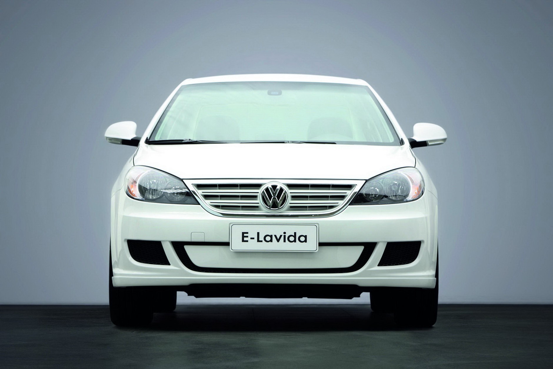 Pekin 2010: Volkswagen E-Lavida elektryczny Golf sedan