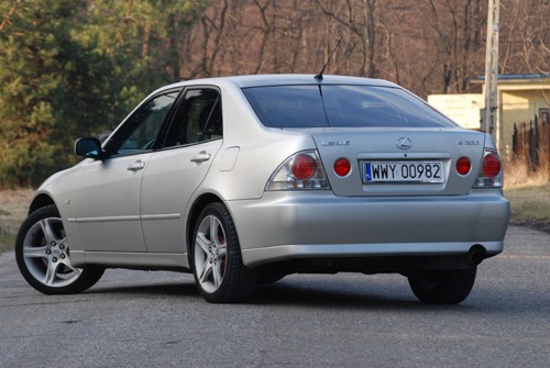 Lexus IS 200