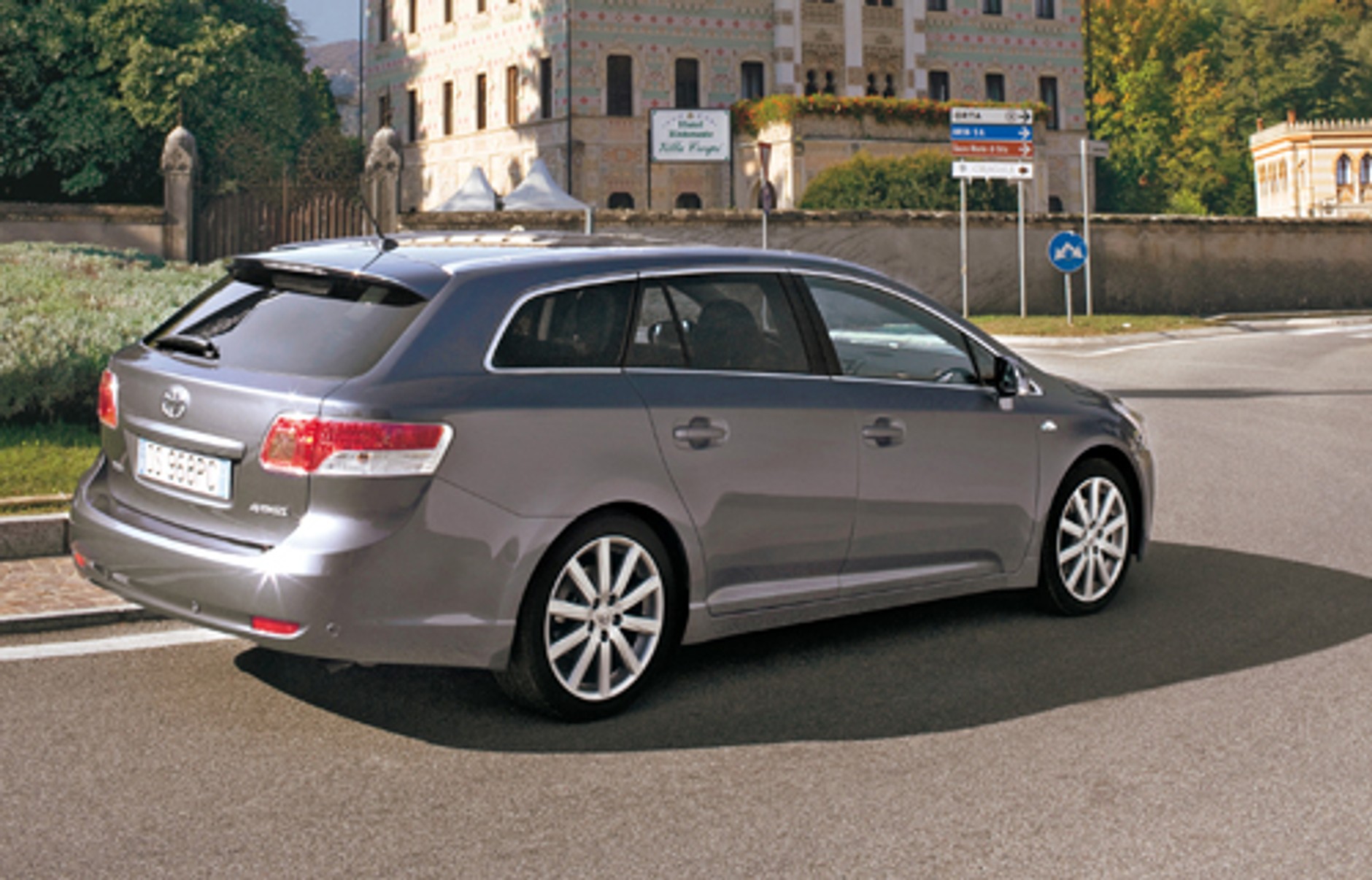 Nowa Toyota Avensis Kombi - Przestronniejsza niż się wydaje