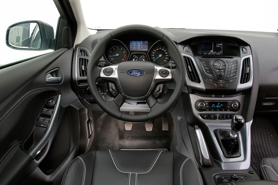 Ford Focus kontra Toyota Corolla i Mitsubishi Lancer: kompaktowy sedan? Dlaczego nie!