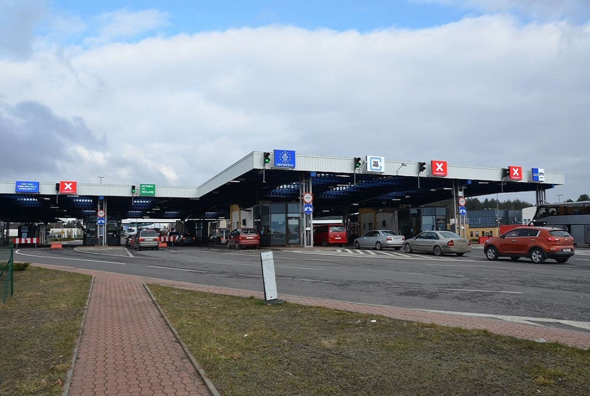 Drogowe przejście graniczne między Polską a Białorusią w Kuźnicy