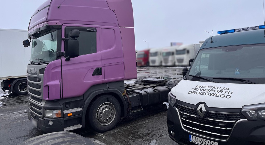 Inspektorzy ITD zainteresowali się fioletową Scanią. Nie kolor był problemem