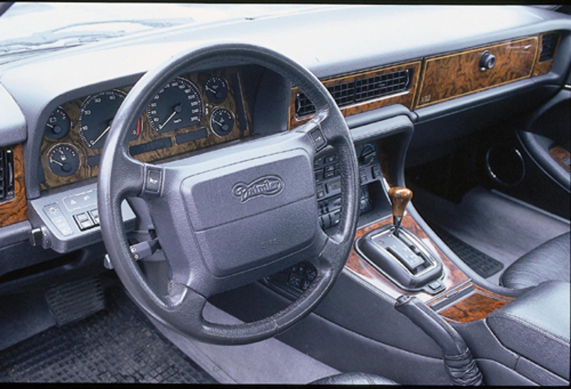 Jaguar XJ 40 - Klasyk z wadami