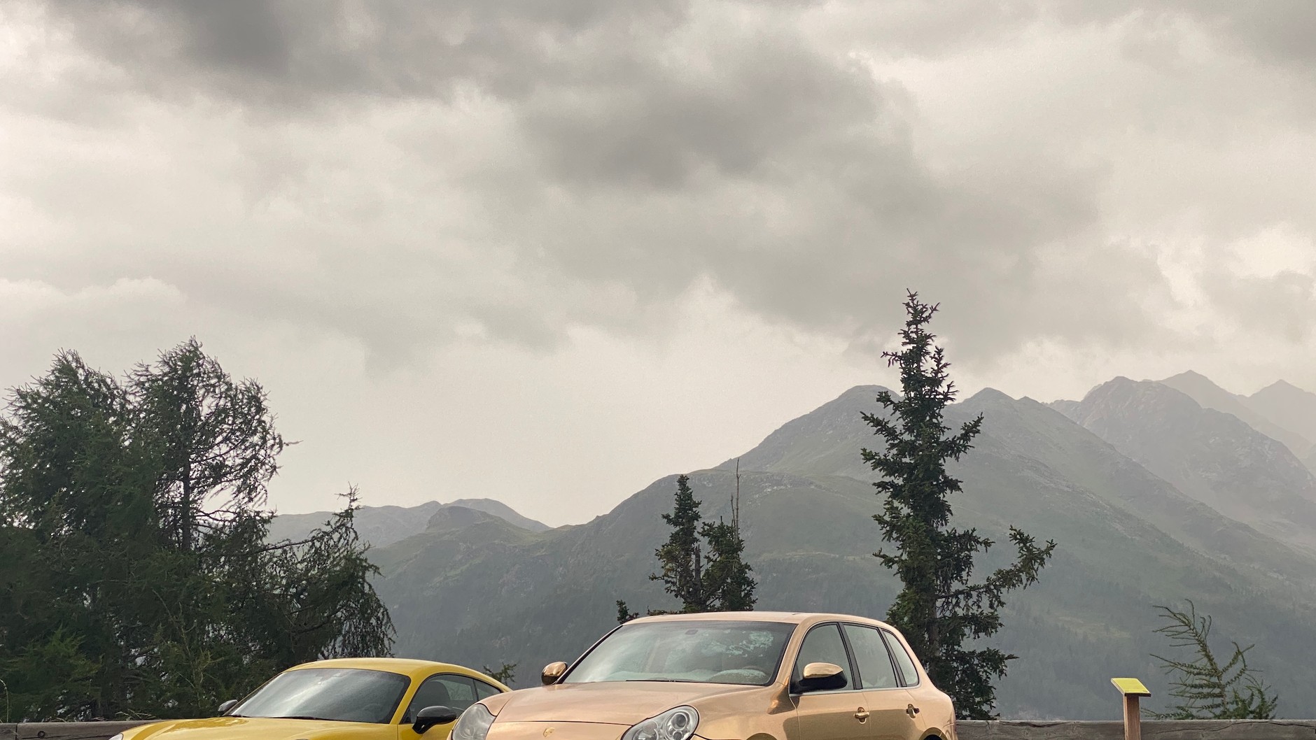 Porsche 718 Cayman T (982c, 2022 r.) – podróż w Alpy