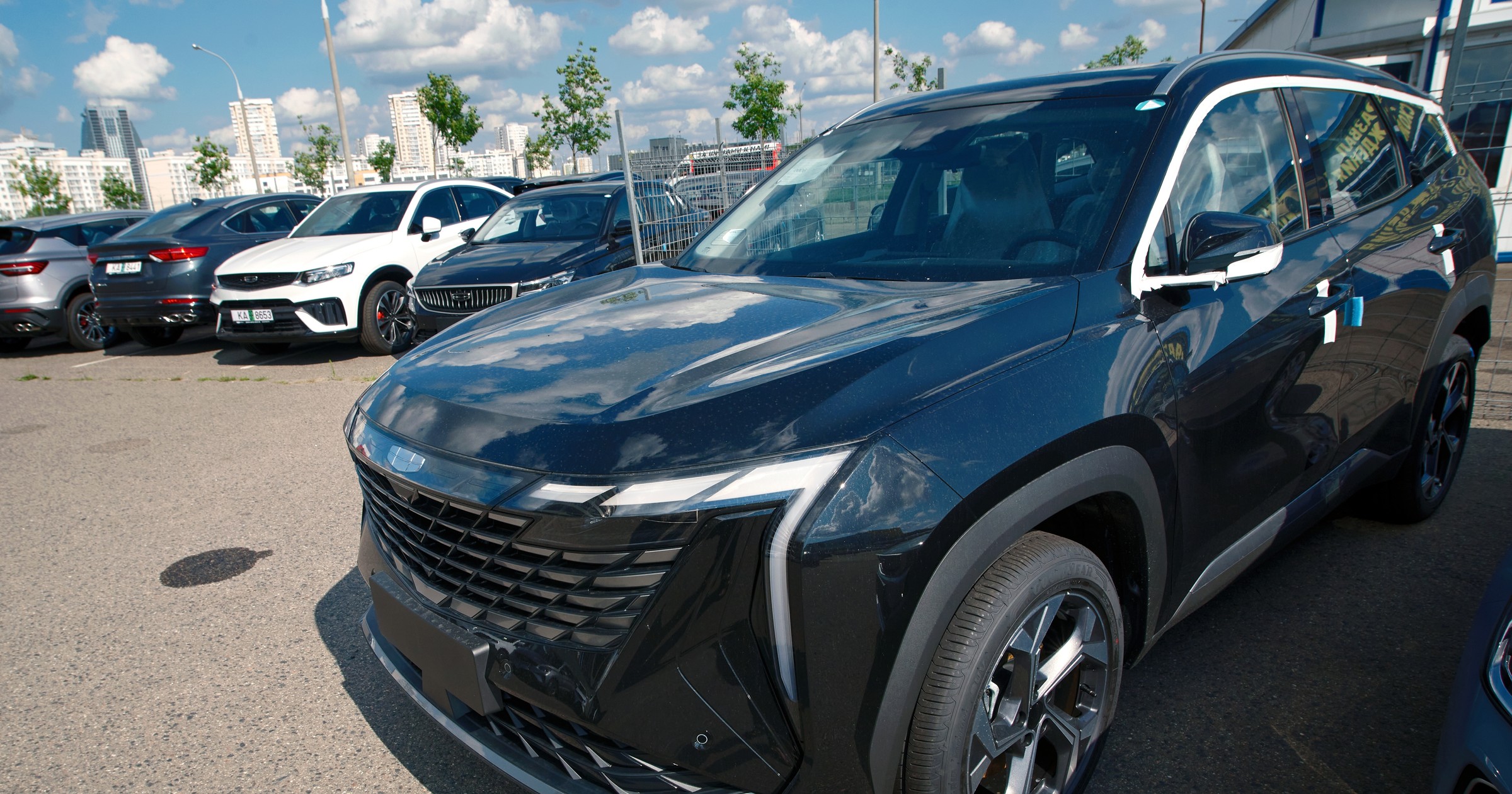 Chińskie samochody eksportowane są na cały świat. Poza Chinami najwięcej sprzedaje się samochodów spalinowych – zdjęcie ilustracyjne