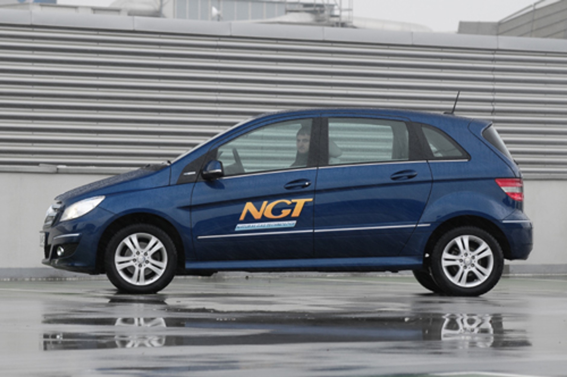 Mercedes B 170 NGT: Kogo stać na  tanią jazdę?