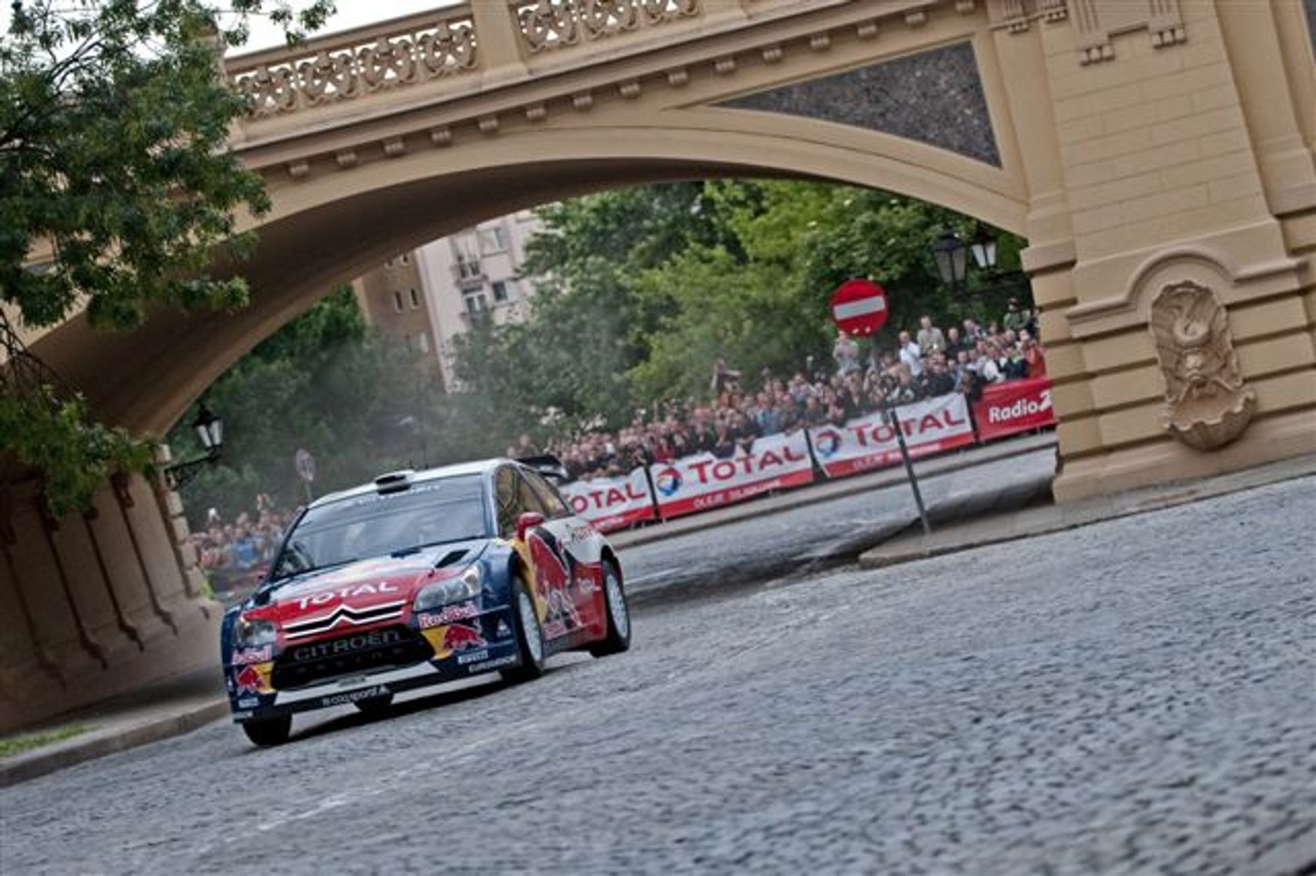 Sébastien Loeb i Dani Sordo jeździli po Karowej