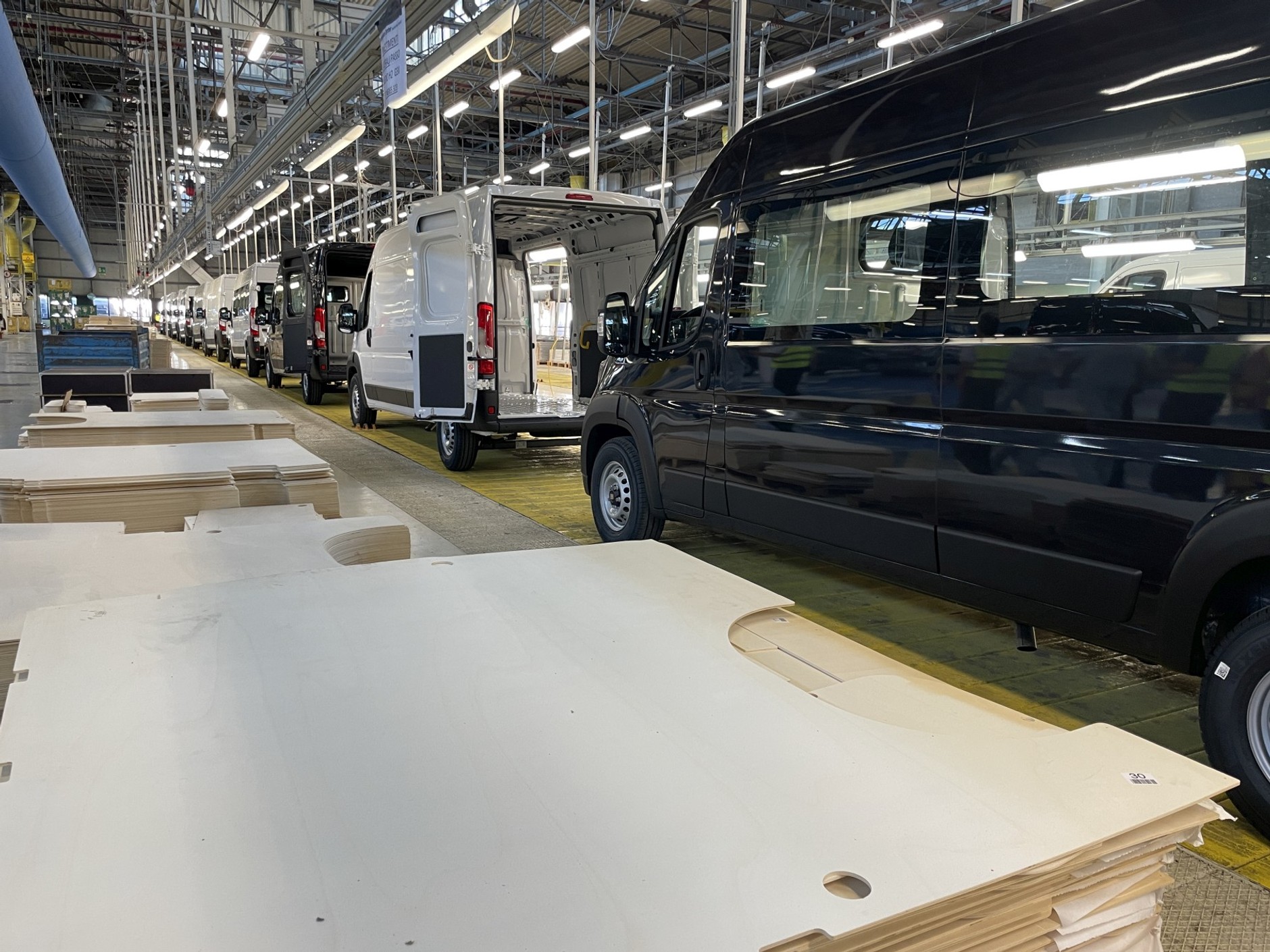 Centrum konwersji i personalizacji aut dostawczych koncernu Stellantis (CustomFit)