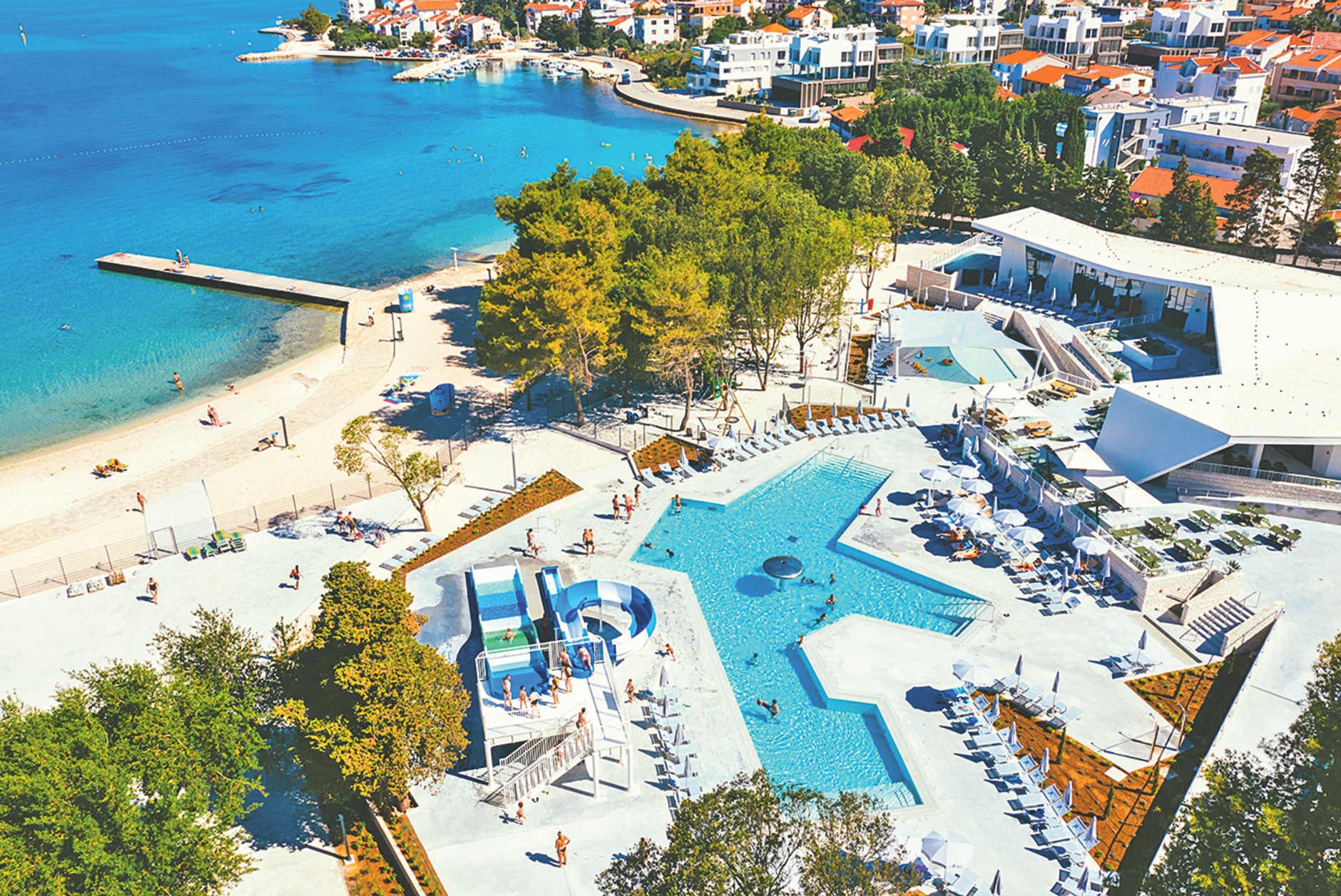 Do najważniejszych atrakcji kempingu w Zadarze należą wodny plac zabaw i 200-metrowa plaża