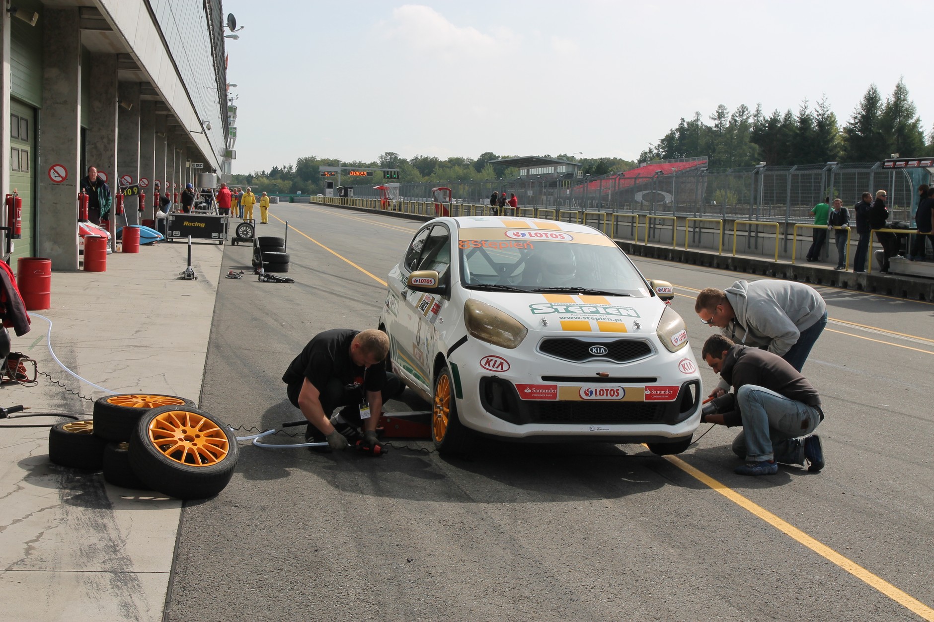 Bartłomiej Mirecki zwycięzcą Kia Lotos Race 2012