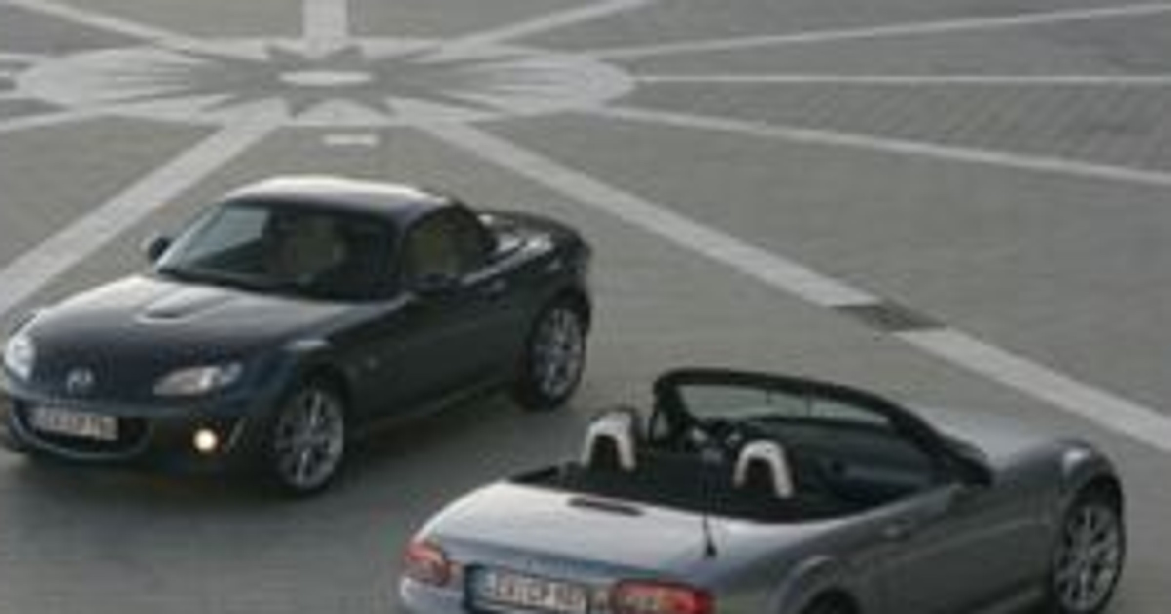 Mazda MX-5: zlot roadsterów na 20-lecie w Le Mans (fotogaleria)