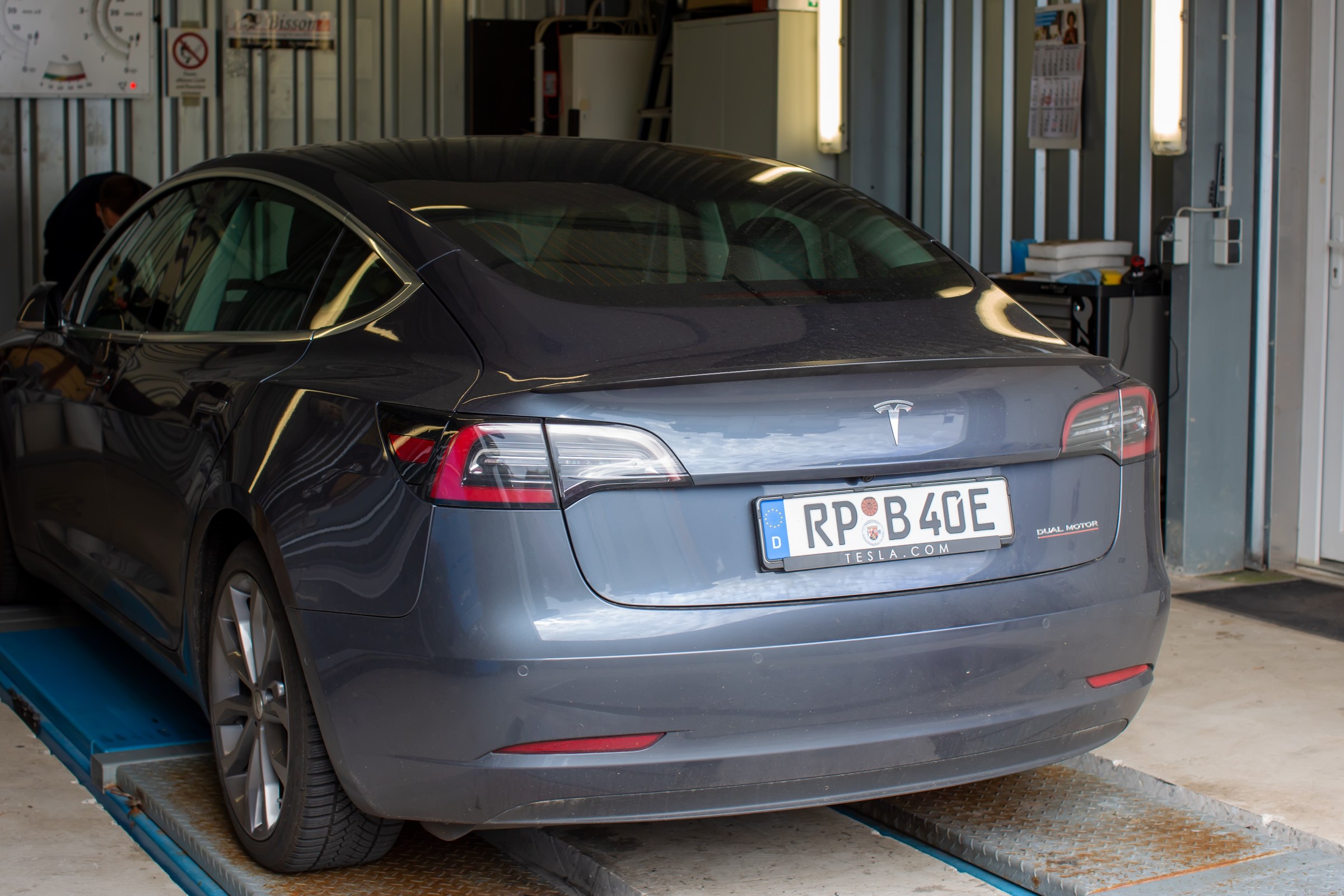 Najnowszy ranking TÜV aut elektrycznych: Tesla i Dacia to porażka, ale nie zgadniesz, kto wygrywa