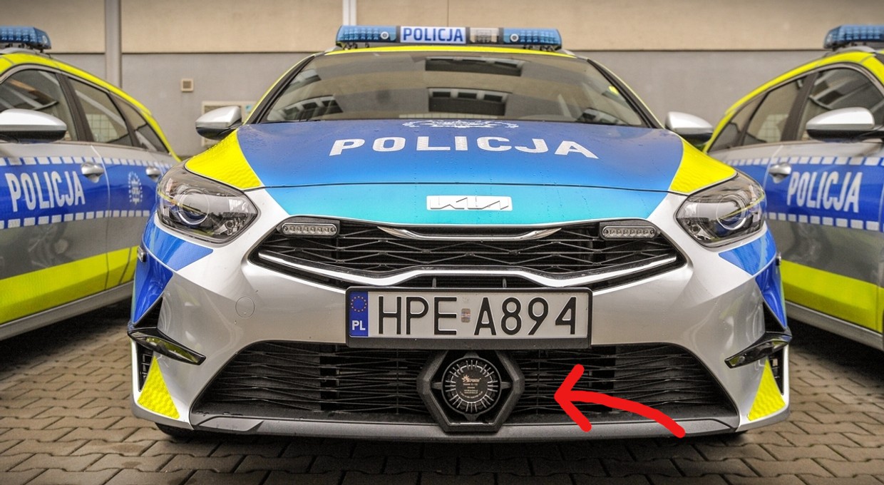 Tajemnicze puszki na nowych radiowozach policji. Do czego służą?