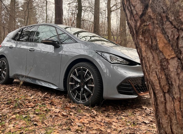 Cupra Born. Hot hatch i silnik elektryczny: czy takie połączenie ma sens?
