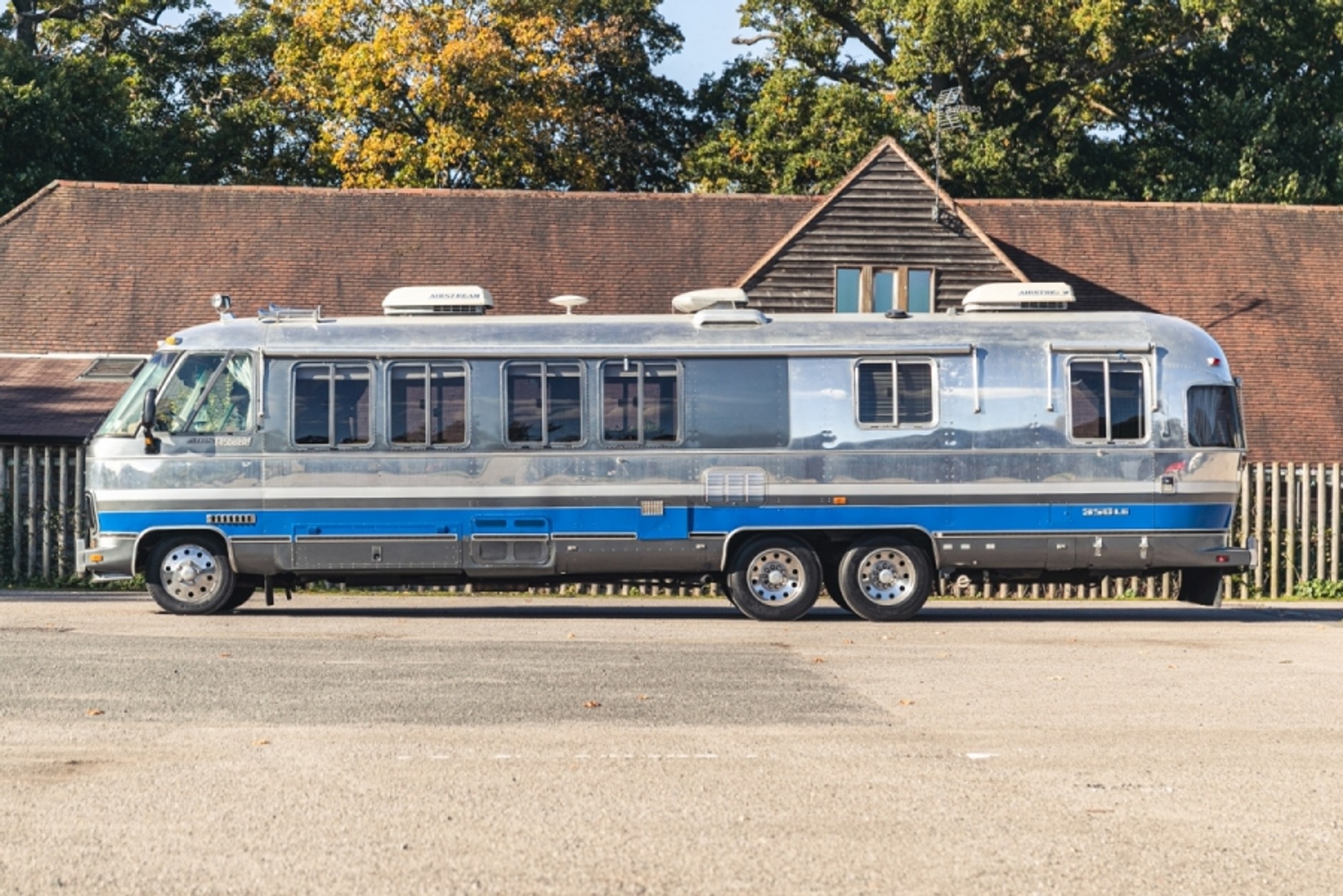 Airstream 350LE do kupienia na aukcji