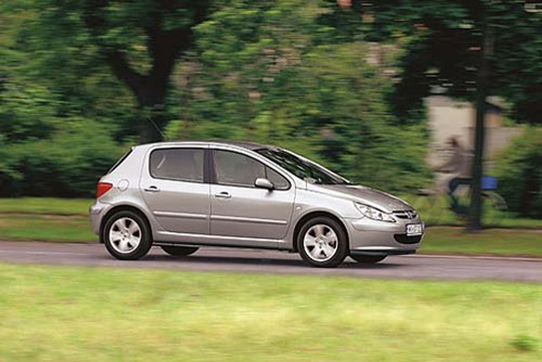 Umarł król, niech żyje król!