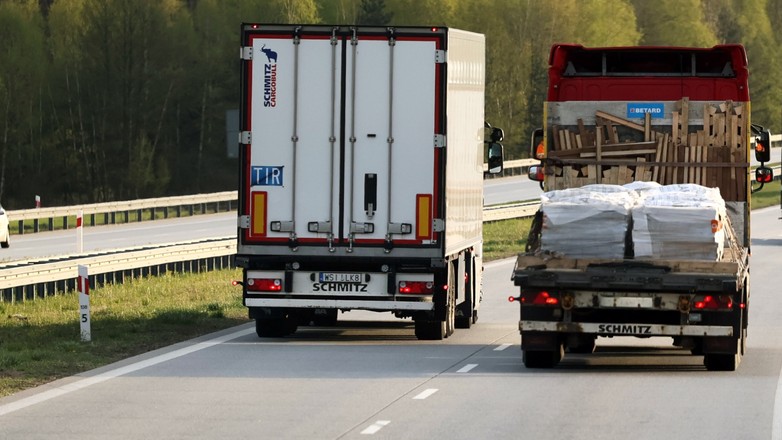 W Polsce przepisy dotyczące przekroczenia prędkości podczas wyprzedzania są bardzo precyzyjne