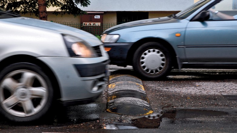 Śpiący policjant – jedziesz wolniej, ale... głośniej