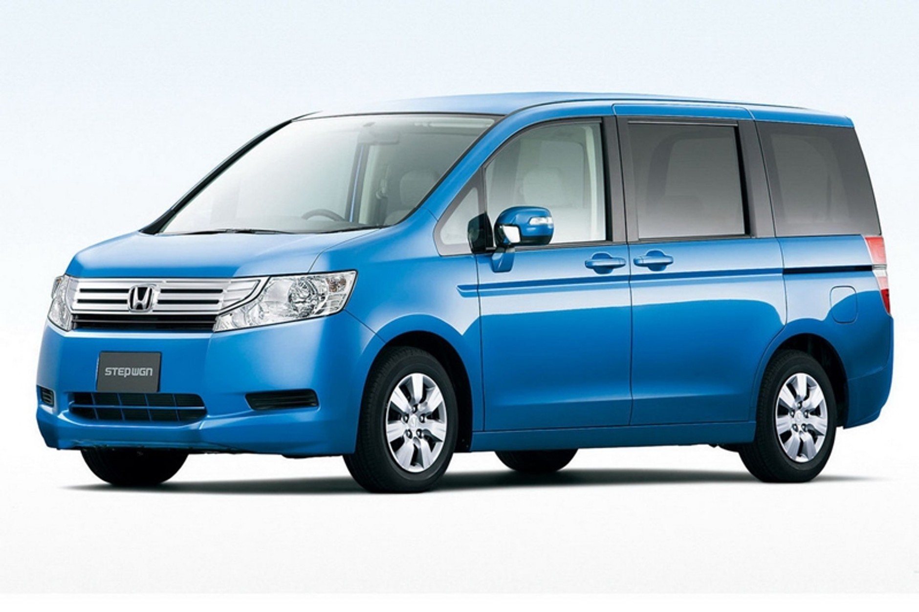 Honda Step Wagon – rekordowe otwarcie na świat