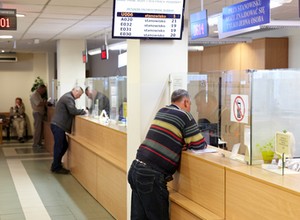 Zmiany dla kierowców w 2022 r.: nowe dowody rejestracyjne, koniec z naklejkami i kartami pojazdu. Co jeszcze nas czeka?