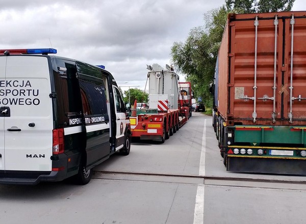 Inspektorzy ITD skontrolowali ciężarówkę. Wiozła drobnicę, ale wykryto szokujące przeciążenie