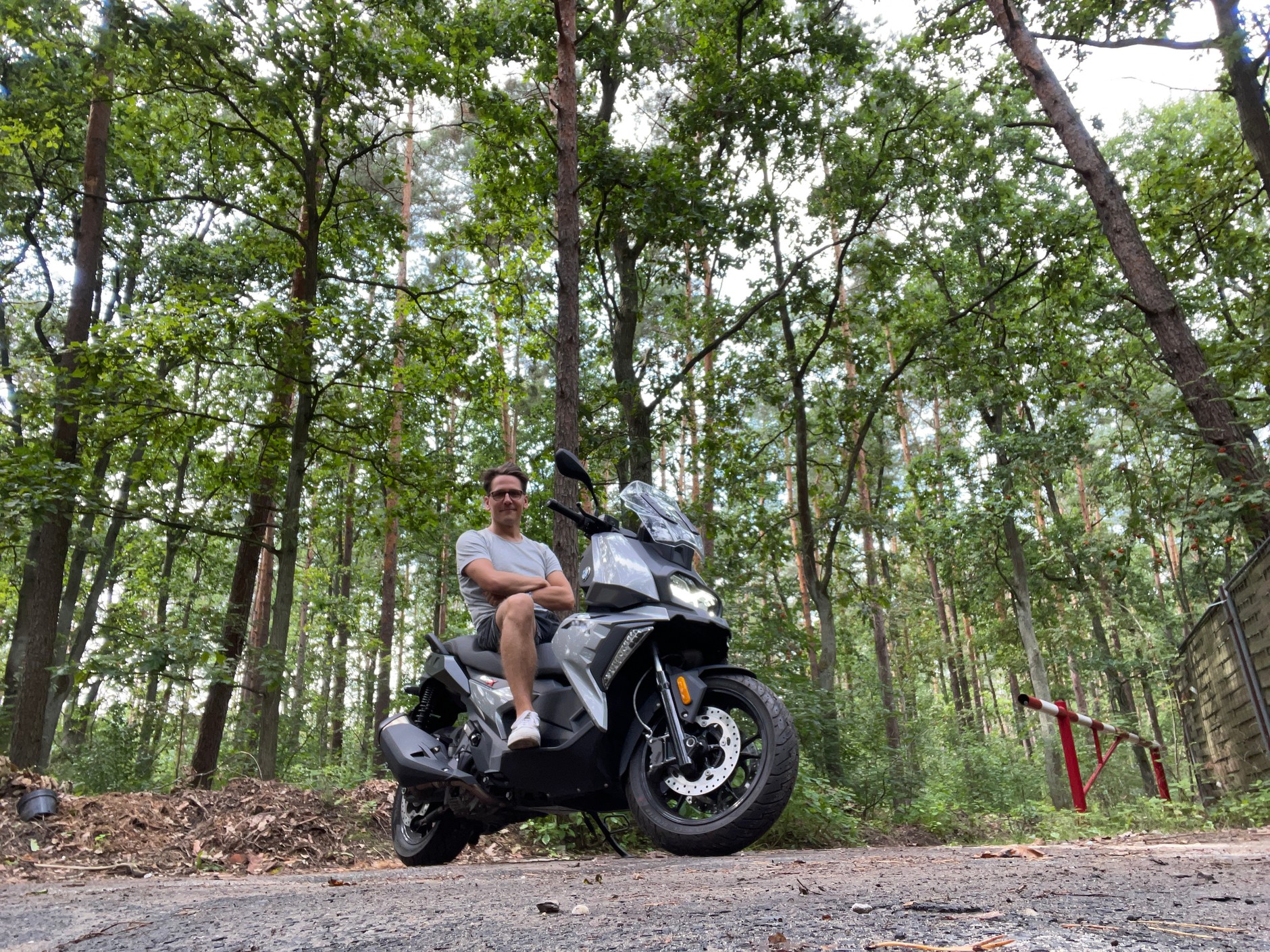 Elektryczny czy "normalny"? Sprawdziłem skutery BMW C 400 X i BMW CE 04