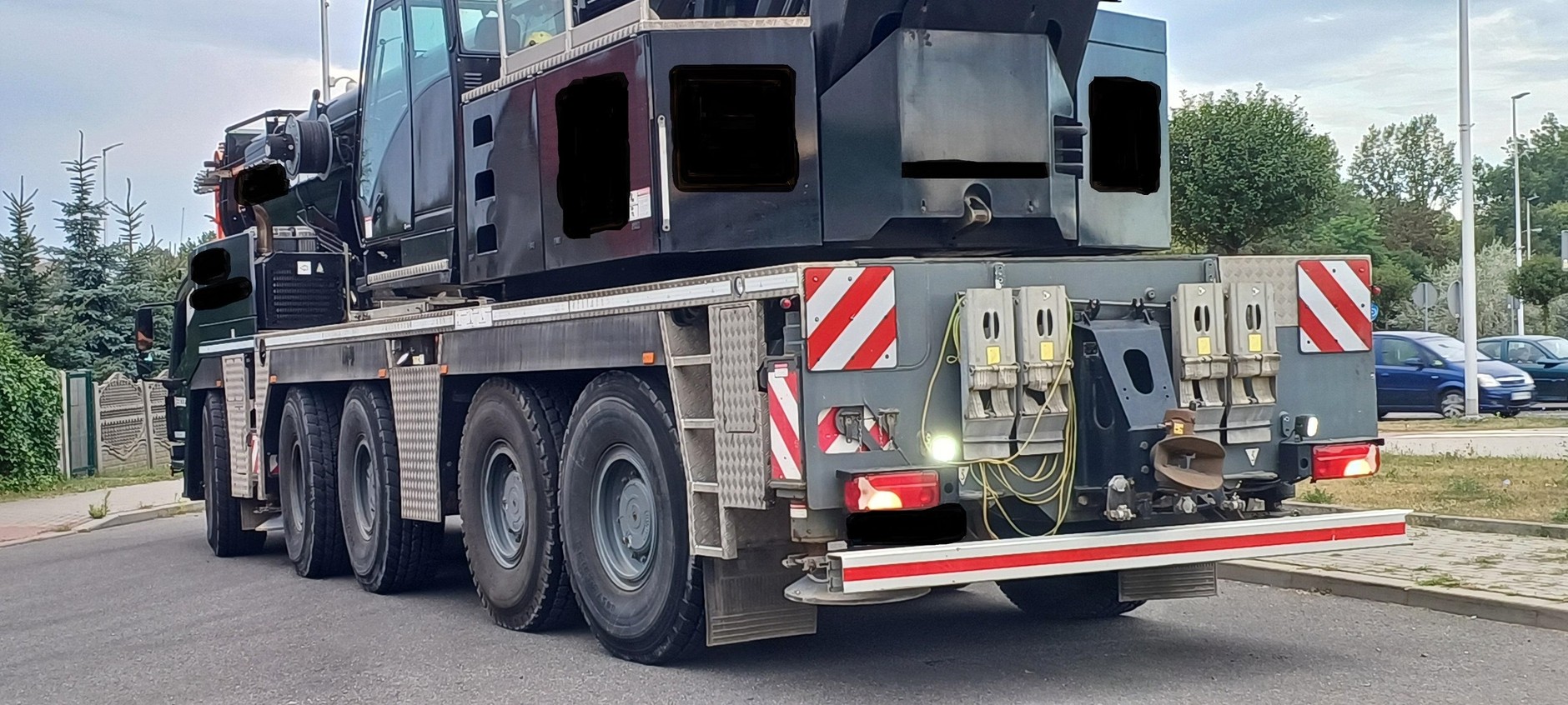 Inspektorzy ITD z Łodzi odesłali dźwig na parking