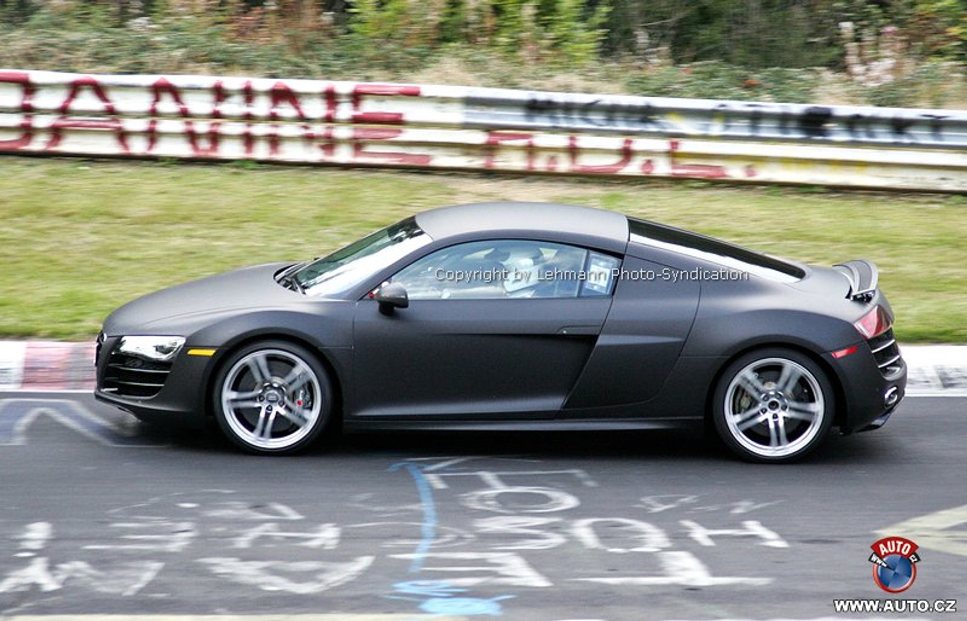 Zdjęcia szpiegowskie: Audi R8 otrzyma silnik 5,0 V10 z Lamborghini Gallardo