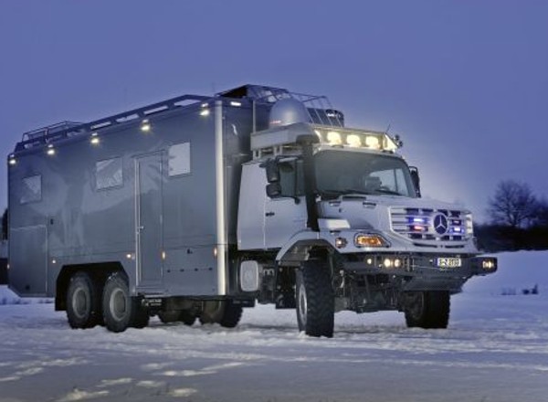 Mercedes dla bogatych myśliwych z Mongolii