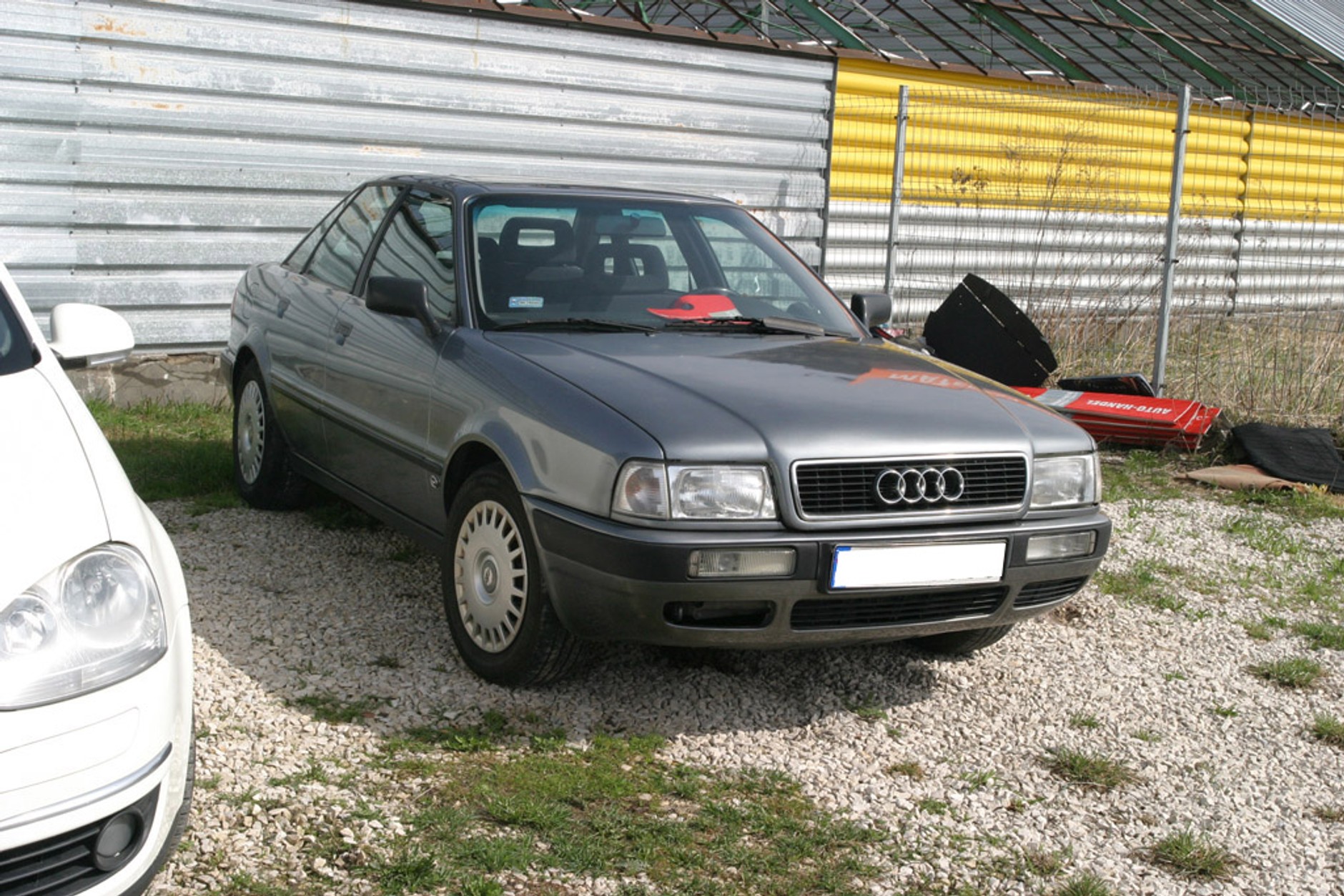 Jak bezpiecznie kupić tanie auto? Sprawdzamy ogłoszenia samochodów za 10 tys. zł