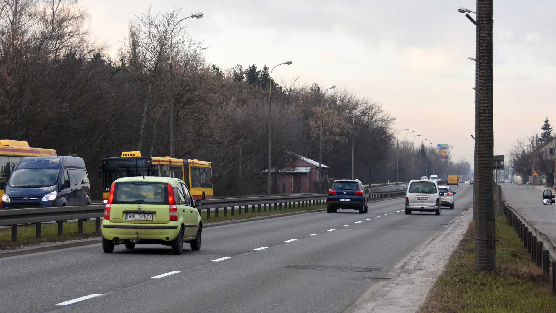 Dwie jezdnie, cztery pasy i ograniczenie do 50 km/h. Brzmi znajomo?