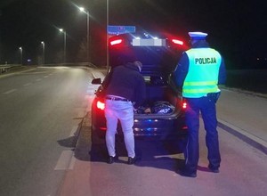 Obława na nielegalnych wyścigach. Policja wystawiła 110 mandatów
