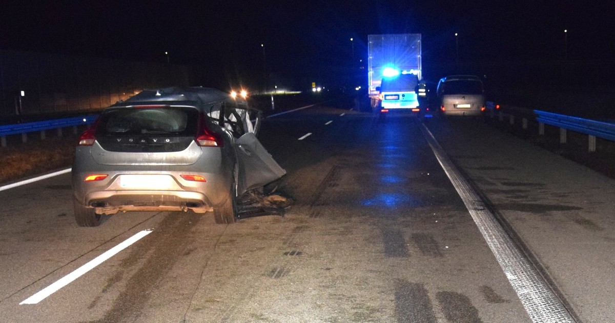 Uderzył w naczepę ciężarówki na S8 i uciekła