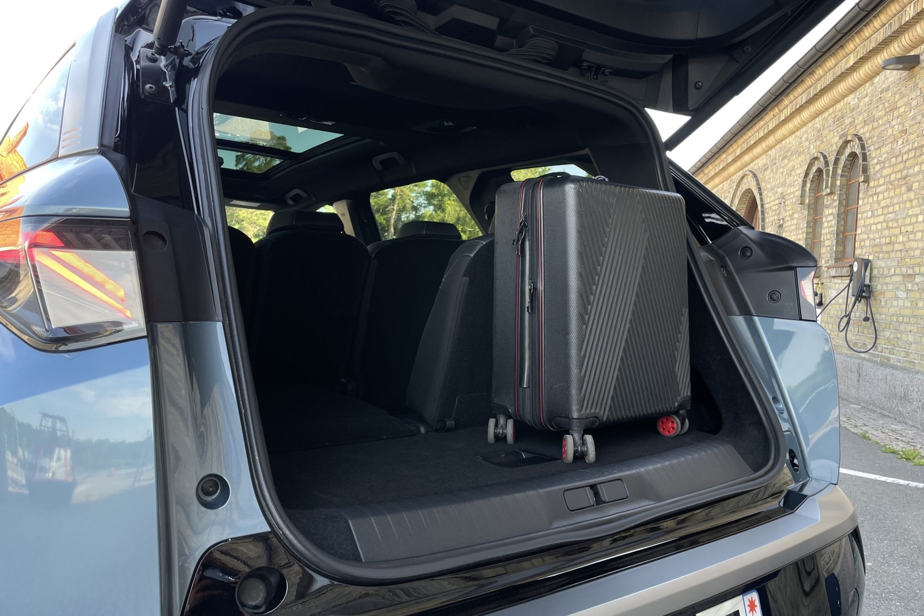 Peugeot E-5008 w pierwszym teście