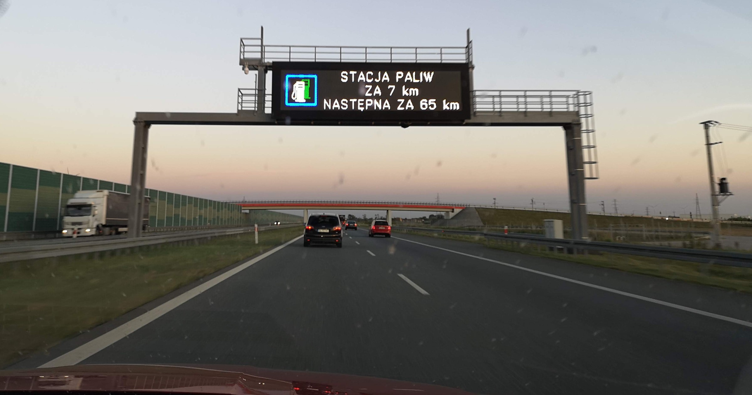 Tablicami ze znakami tzw. zmiennej treści na autostradzie