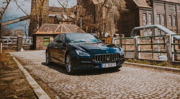 Zakup 40 Maserati to był drogi błąd rządu Papui-Nowej Gwinei