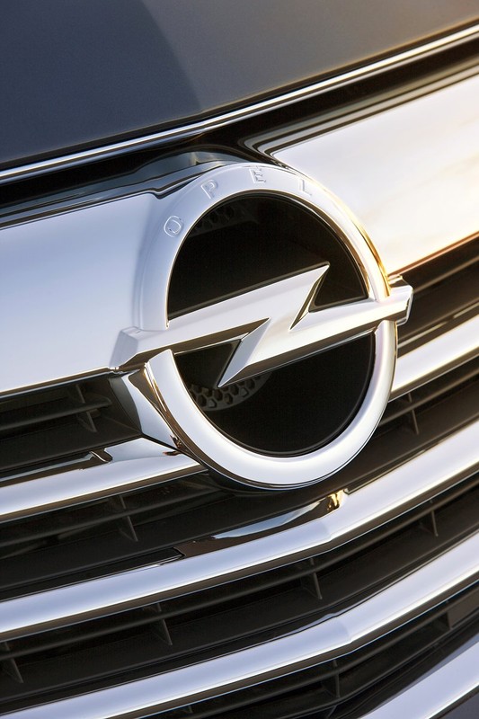 Opel Insignia: pierwsze fotografie i informacje (fotogaleria, wideo)