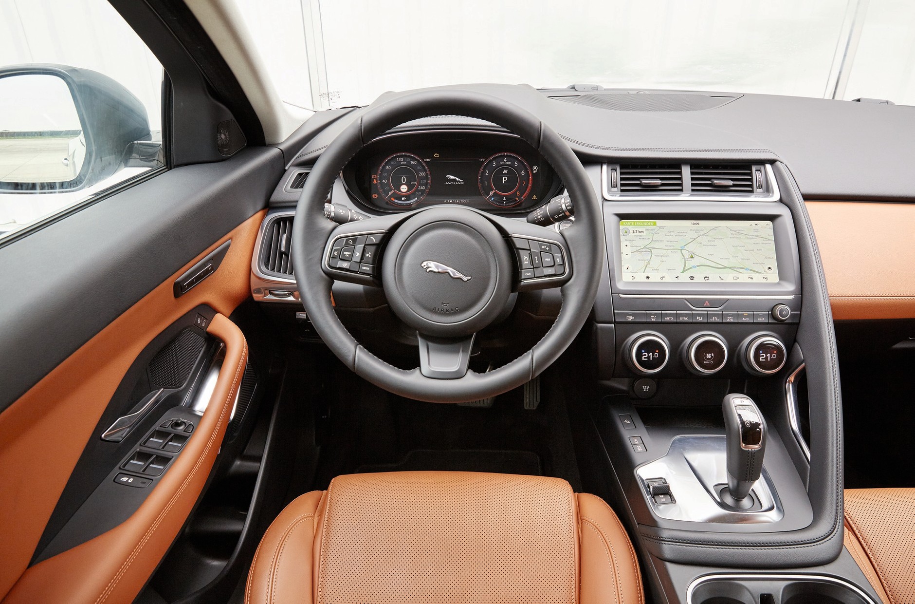 Porównanie: Jaguar E-Pace i Volvo XC 40 - małe Suv-y, duża frajda?