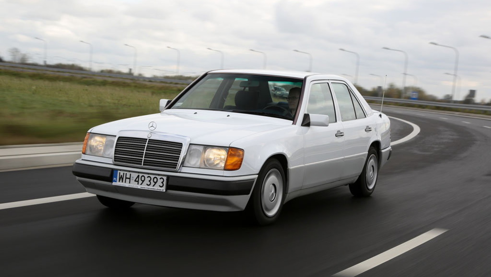 Mercedes W124 200D - spowalniacz czasoprzestrzeni