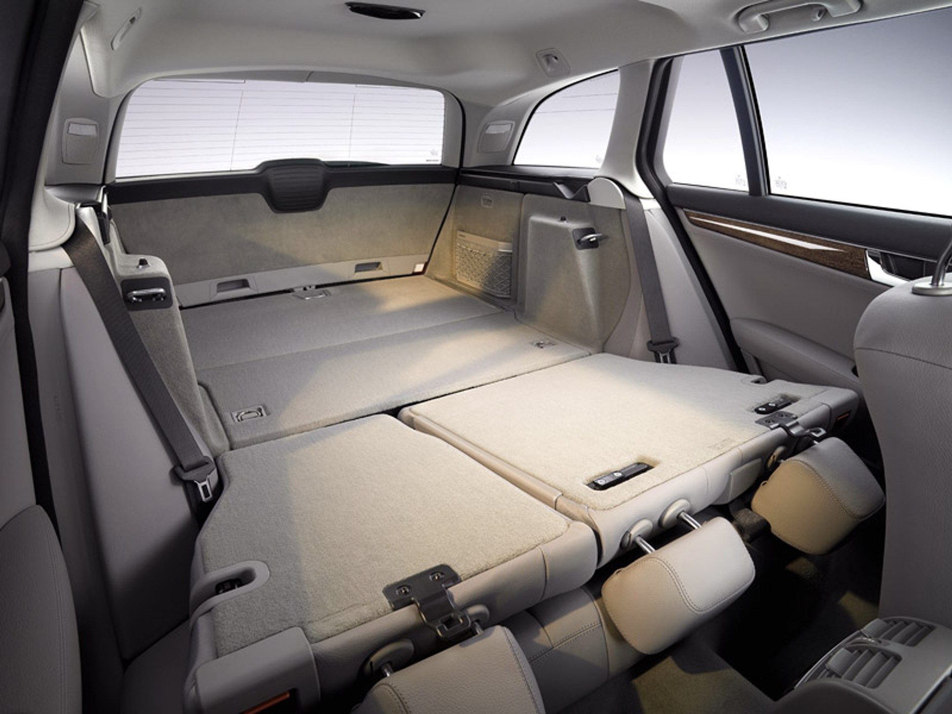 IAA Frankfurt 2007: Mercedes-Benz C-Klasa Kombi - oficjalne informacje i fotografie