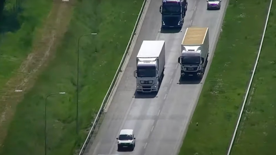 Niedozwolone wyprzedzanie w wykonaniu kierowcy ciężarowki