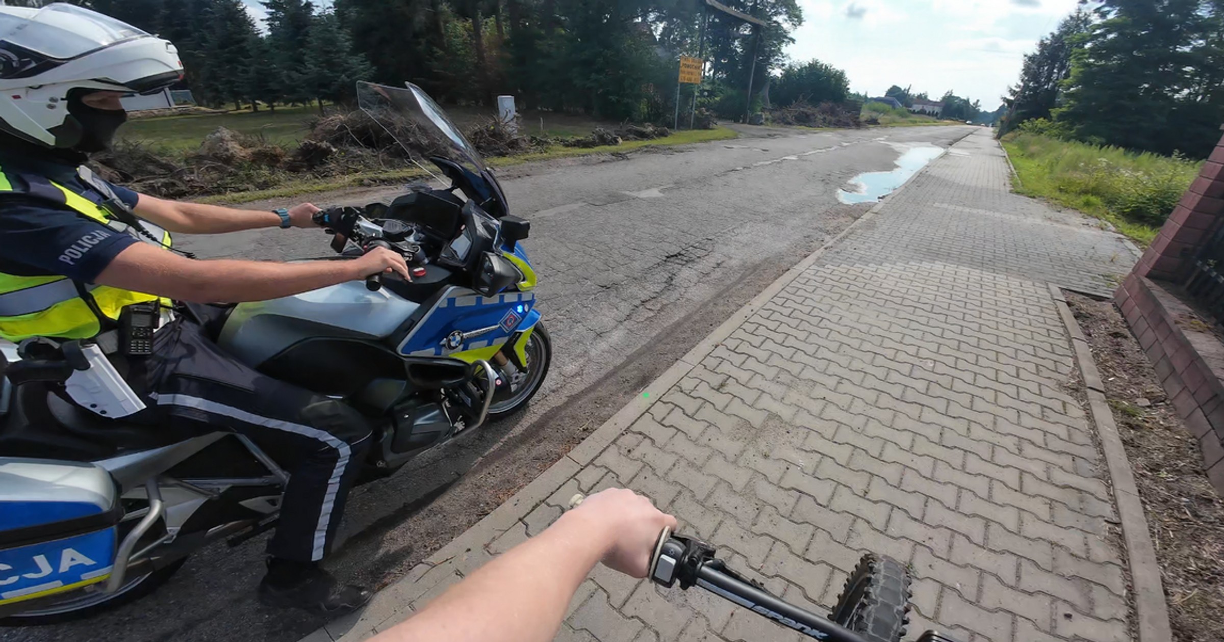 Pościg za nastolatkiem na nielegalnym "e-rowerze" w Pabianicach. Opisujemy tę sytuację w artykule