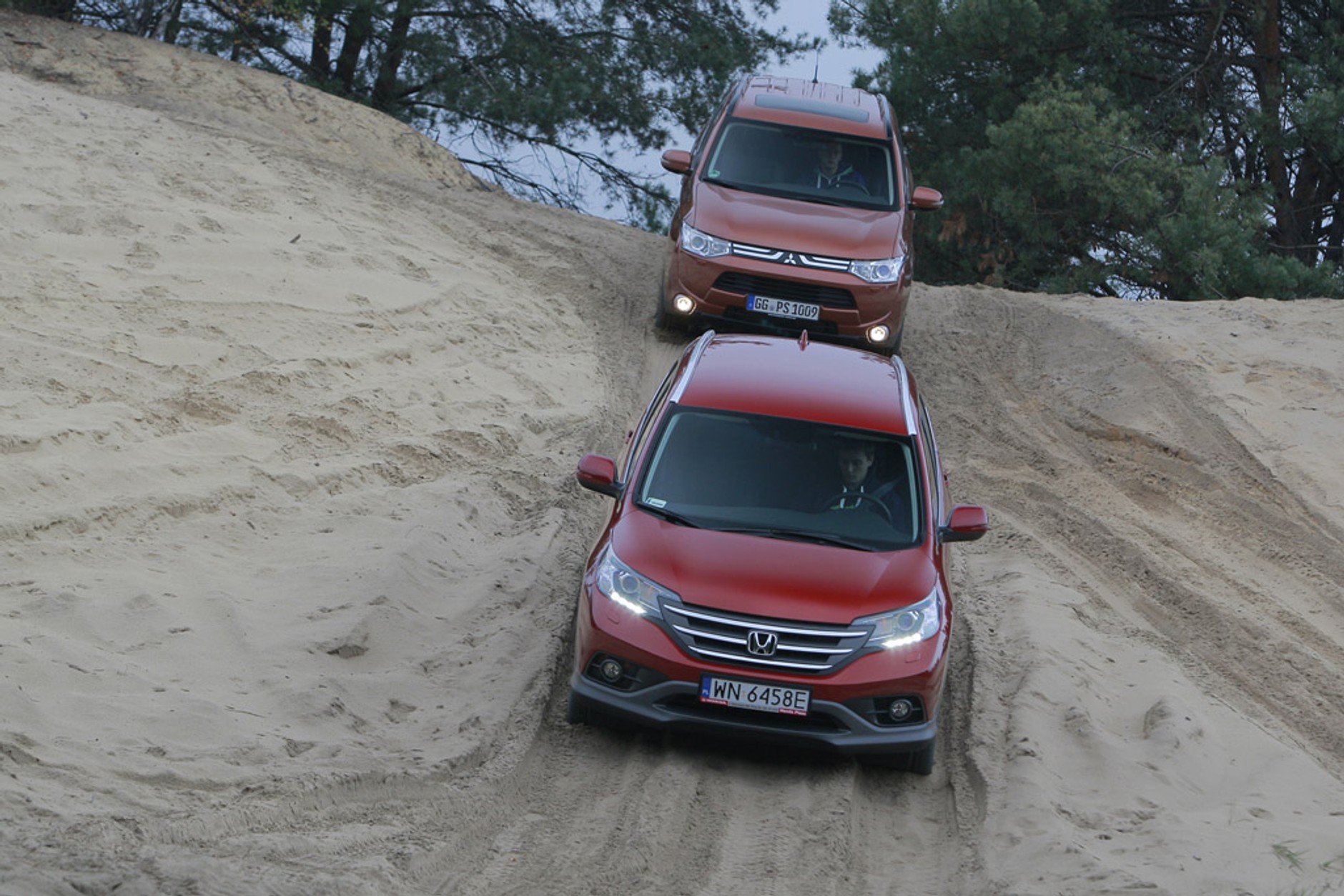 Mitsubishi Outlander kontra Honda CR-V: SUV-y bez zbędnych fajerwerków