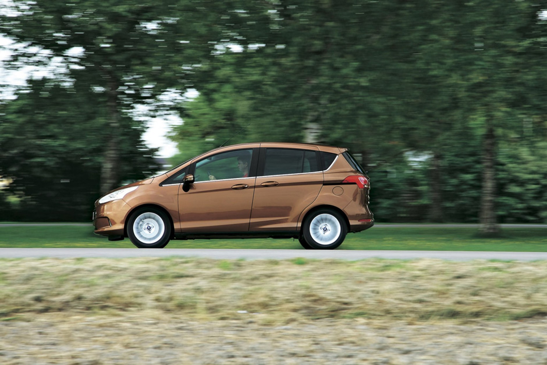 Ford B-Max kontra Kia Venga: miejskie vany dla rodziny