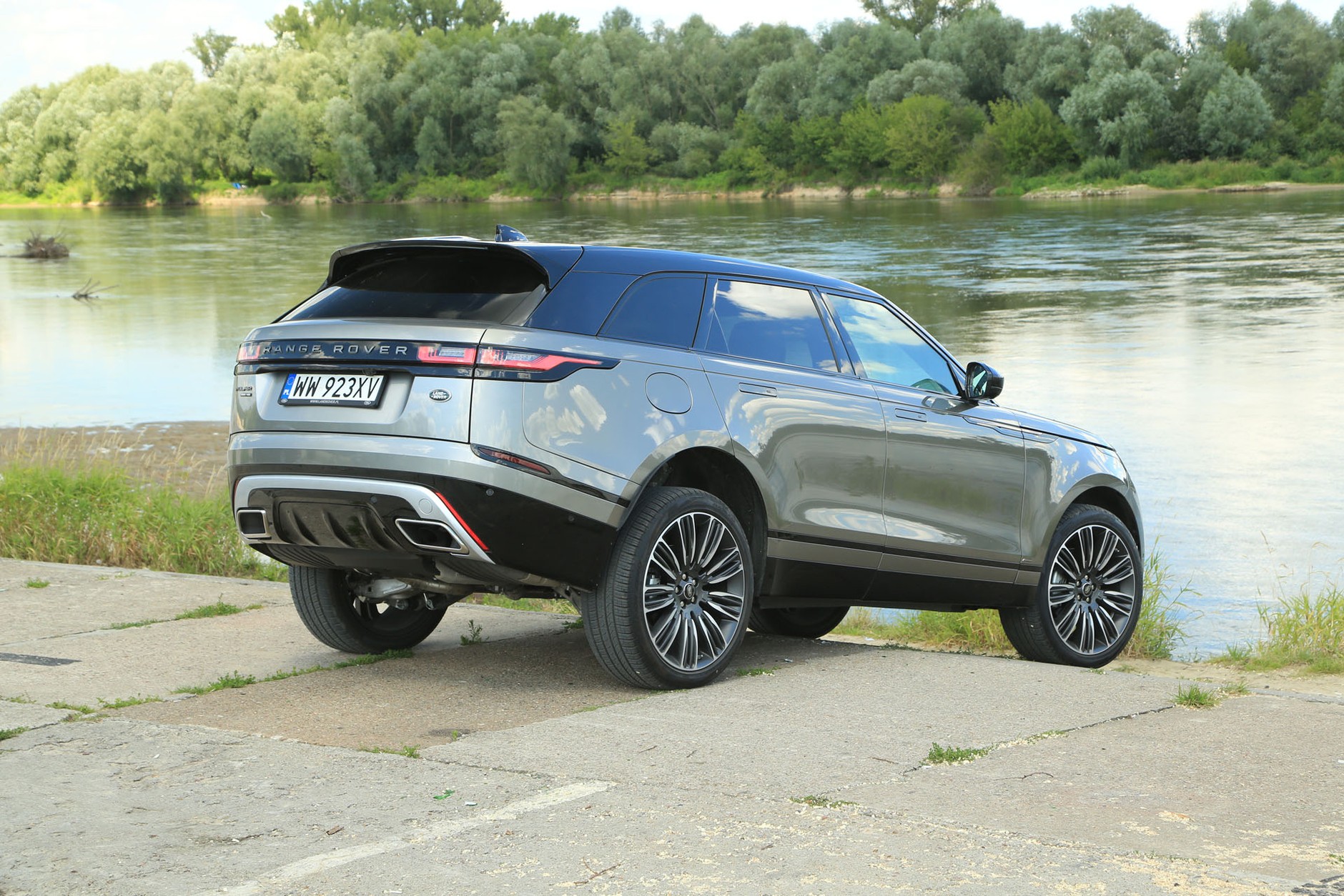 Range Rover Velar D300 - zachwyca niemal w każdym calu