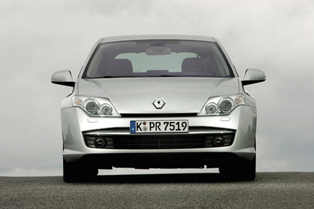 Renault Laguna &amp; Ford Mondeo - Klasa średnia w dużym formacie