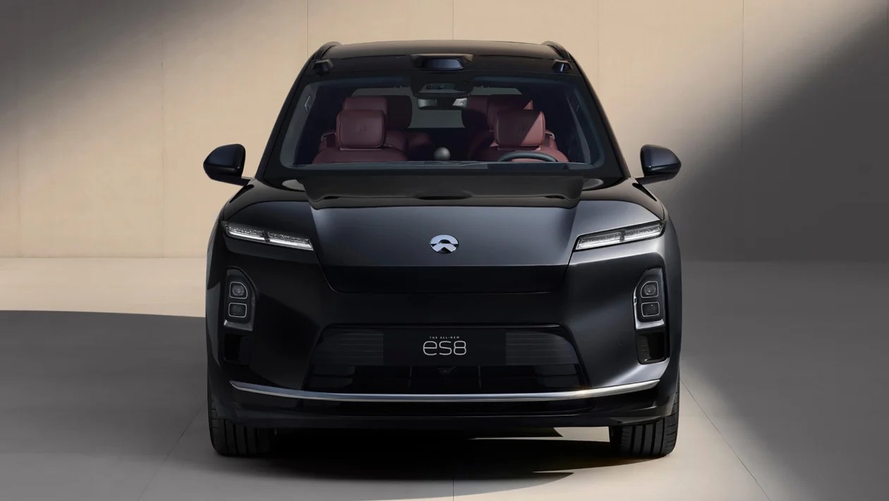 Nio ES8