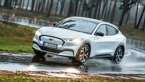 Ford Mustang Mach-E: elektryczny rozrabiaka